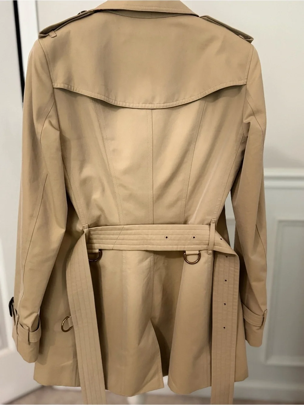 Burberry Khaki Trench Coat with Checked Lining and Gold Chain - Picture 2 of 7